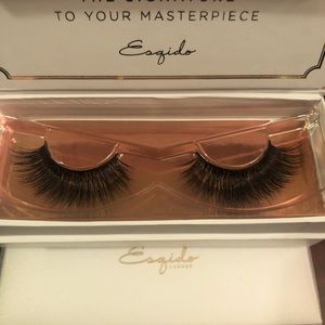Esqido lashes in the style Voila